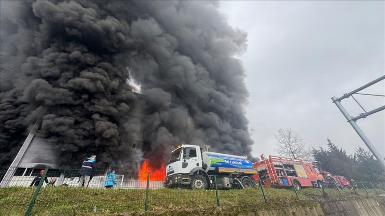 Trabzon’daki Fabrika Yangınında 3 Kişi Hastanelik Oldu