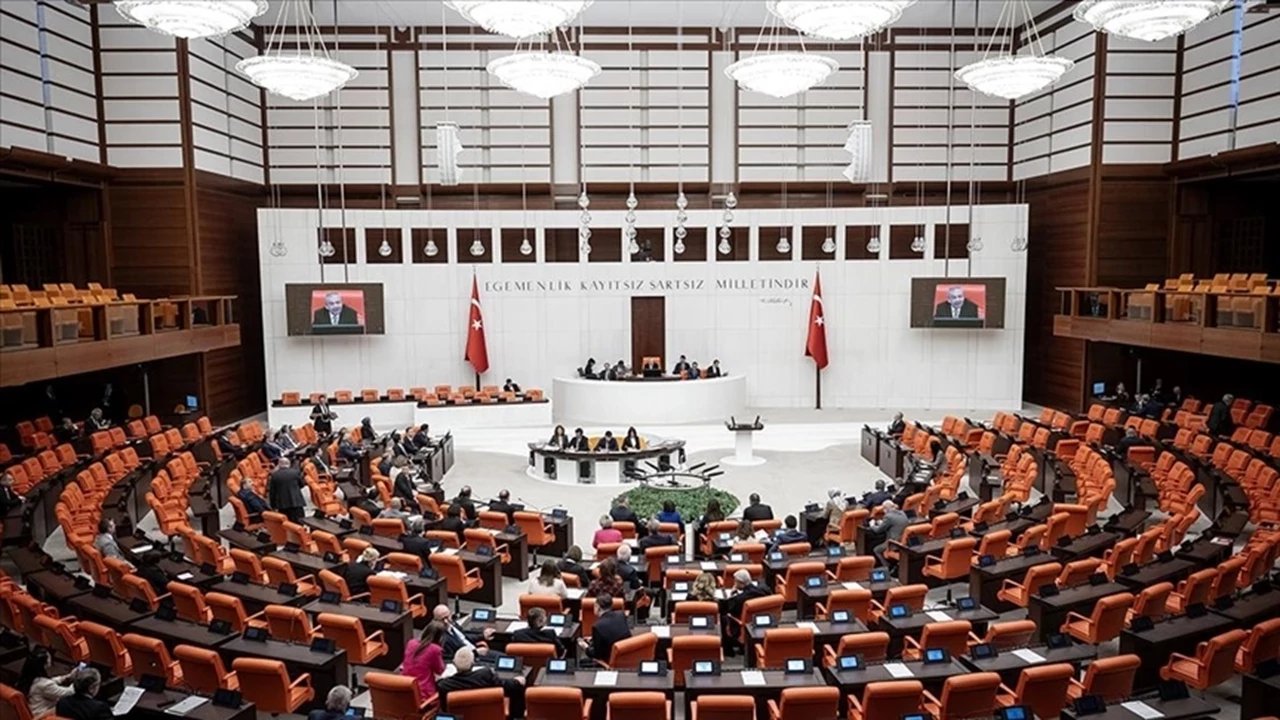 Doğum İzni ve Sosyal Medya Düzenlemesinde Yeni Dönem: Teklif Komisyon’da Görüşülecek