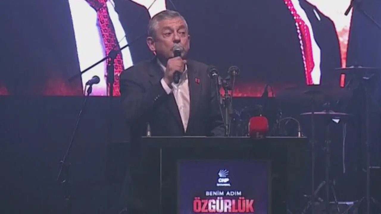 Özgür Özel’den Aydınlara Birlik Mesajı: "Kara Düzen Hepimizi Esir Alır, Birlikte Mücadele Şart"