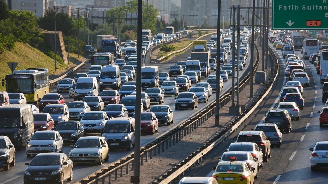 İstanbul’da Haftanın İlk Sabahında Trafik Çilesi Başladı: Yoğunluk Zirve Yaptı