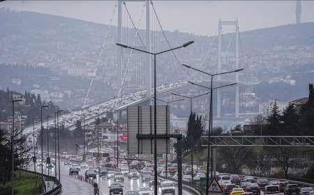 İstanbul'da Bayramın İlk Gününde Trafik Yoğunluğu Artıyor